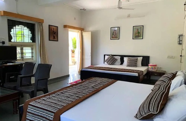 Four Bed Room - Gadh Ganesh Homestay