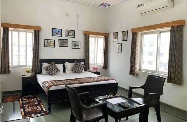 Double Bed Room - Gadh Ganesh Homestay