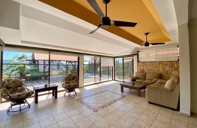 Pleasant Gaviota's House - Your Jacó Beach Escape!
