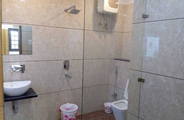 Peaceful location, clean room, near to Mahakal Jyotirling - Chandra