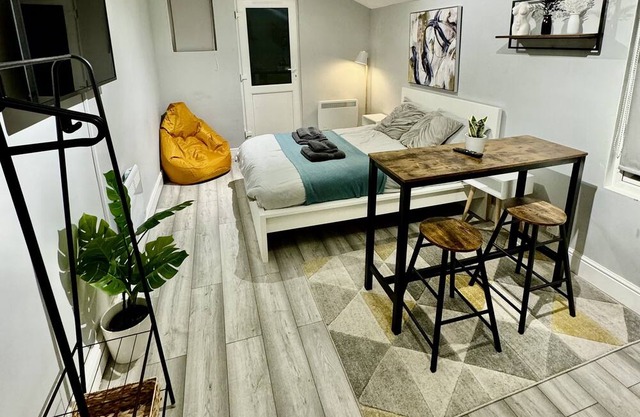 Enjoy a stylish experience for 2 at this centrally-located place.