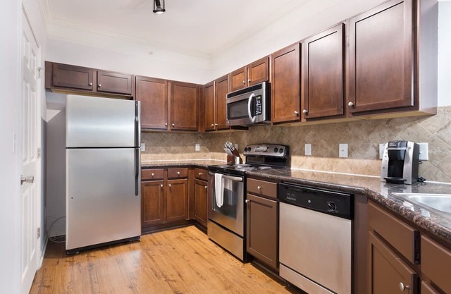 Modern Apartment in Prime Location (ID6837X15)