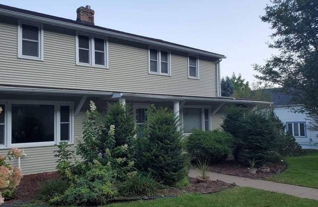 3 Bedroom Duplex with Amazing views near the Mississippi River