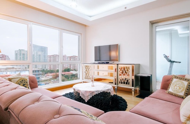 Sleek Residence with View 6 min to Brandium Mall