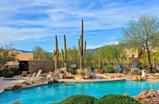Luxury Unit Carefree, Arizona with great golfing, art, restaurants and shopping
