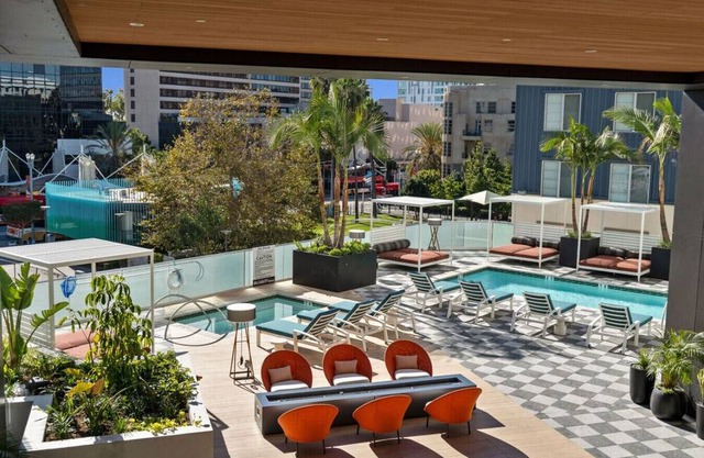 LUX walk Conv Ctr Free Park Wi-Fi EV Gym Pool D