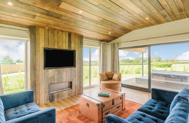 New in 2022 Luxurious and contemporary lodge with stunning countryside views.