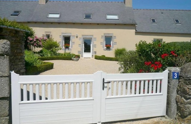At ANNE. - LA ROCHE-JAUDY