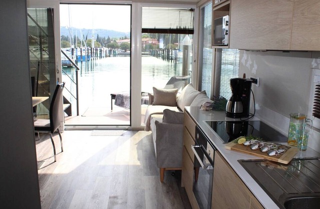 The Seaborn Residence - Two Bedroom Floating House