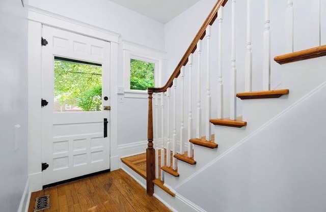 3BR 2BA Downtown Saline Home Near Ann Arbor & U of M Big House