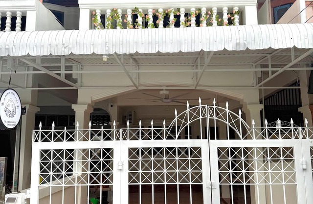 Charming 2-bedroom house in enchanting Betong with AC