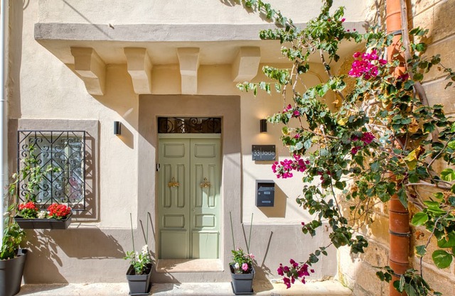 Jade | Stylish Zabbar Hideaway