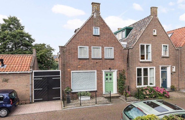 Authentic Dutch house in center Edam, 20 min Amsterdam