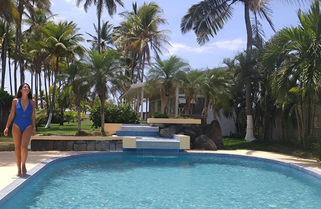 Jane's Beach Resort Room 2, beach hotel