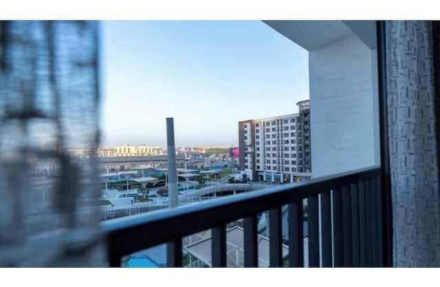 Duplex w/Pool View Near AUC