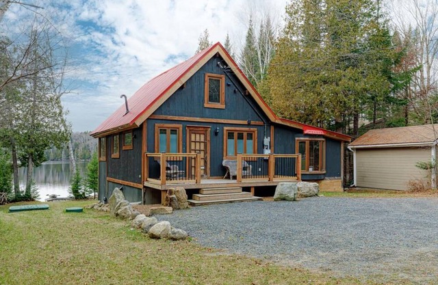 Forest & kayak family cottage
