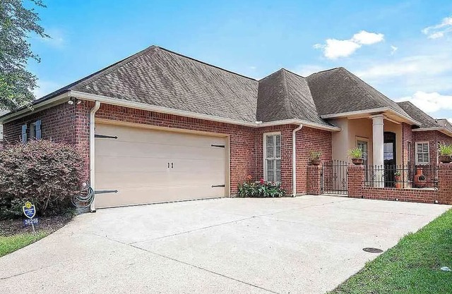 Charming 3-bedroom house in Prairieville with AC