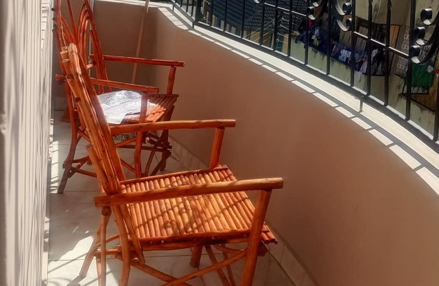 Cozy Safe Space. With 2 balconies, nice city view, Free parking. Family-friendly!