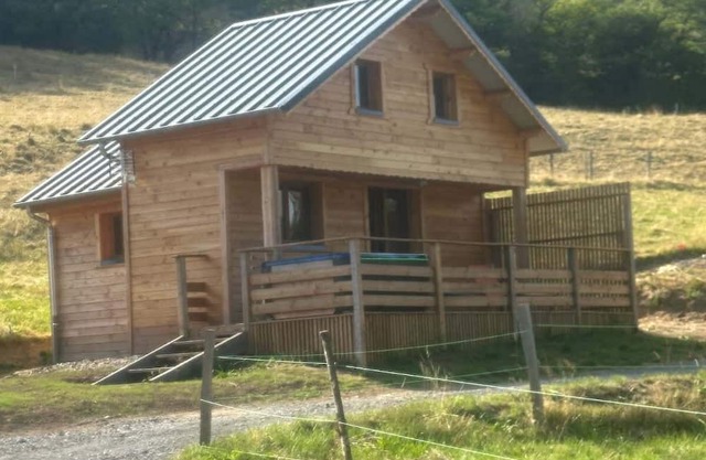 Chalet at the foot of Puy Mary with jacuzzi