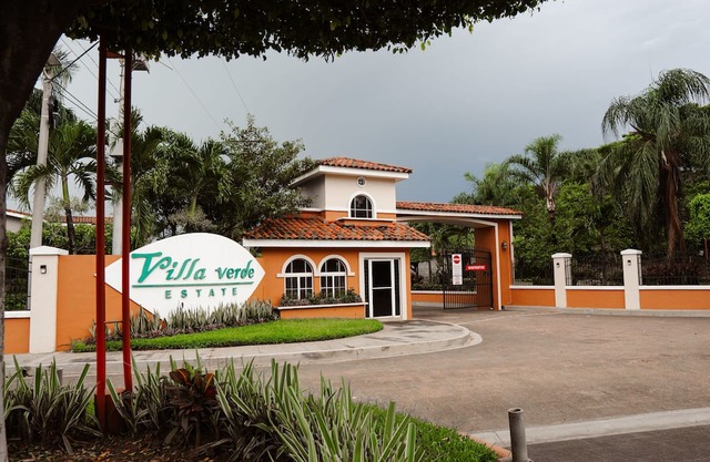 Charming house with AC in pleasant Santa Ana