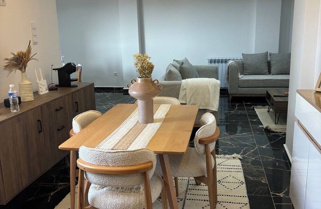 Bright Sea View 3-bedroom apartment in Raïs Hamidou