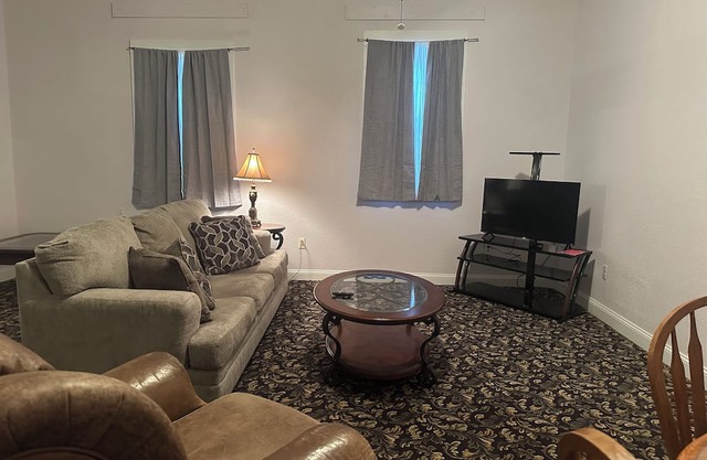 Delightful 3-bedroom apartment with AC in Leesville