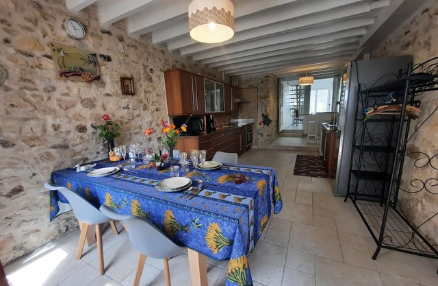 Quiet, spacious country house 1 hour from Disney land. 1 h00 from Paris.