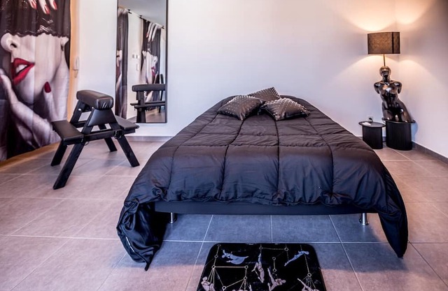 PRoJET KUROI - Love Room - Swing, Spanking bench, Cage, Cross, Tantra