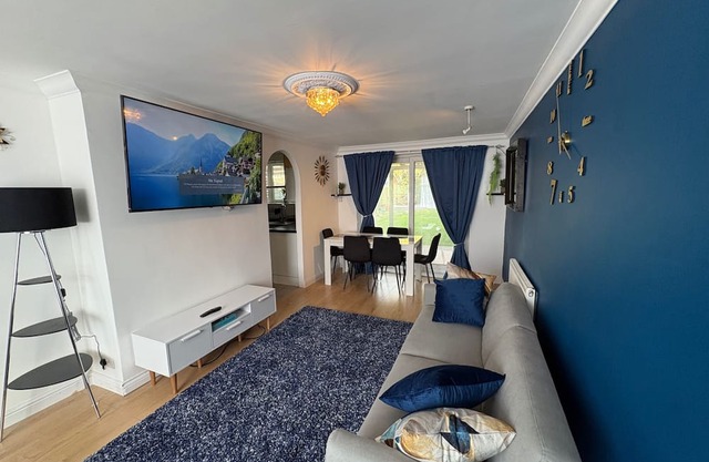 Modern and Spacious 3 Bed retreat - Bracknell