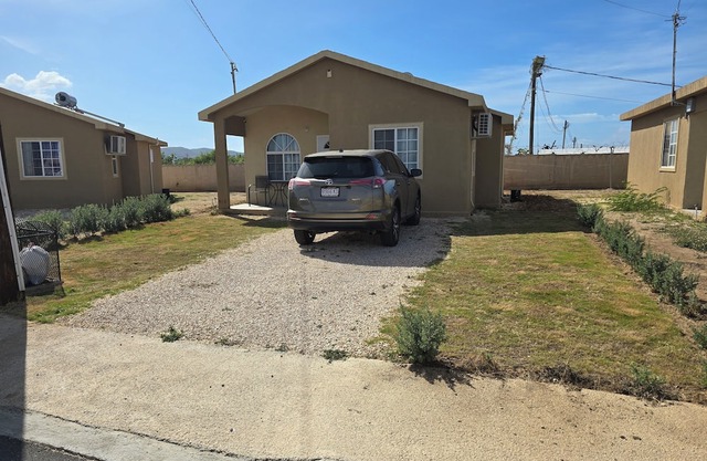 Phoenix Rising Superb bungalow with AC in Portmore - 2 bedrooms