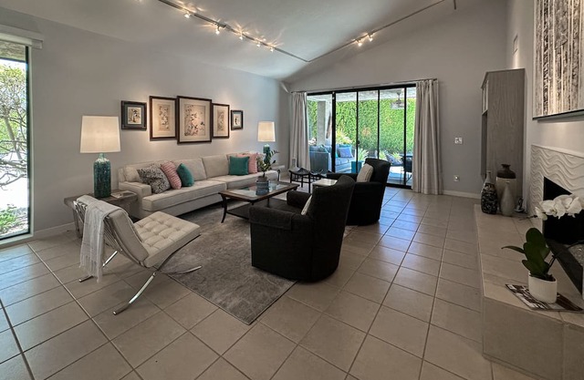 Elegant home w/ sparkling pool/spa, bbq grill - community tennis courts