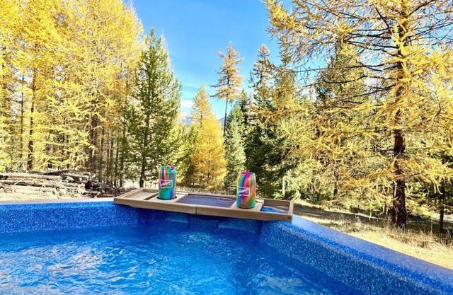 Montana 3BR Cabin: Hot Tub, Sauna & Mountain Views