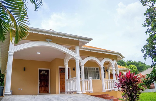 Villa del Nique - Modern and serene 4-bedroom house in Pembroke