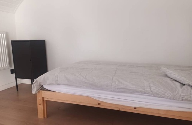 Comfortable cocoon, close to Cinquentenaire and public transport