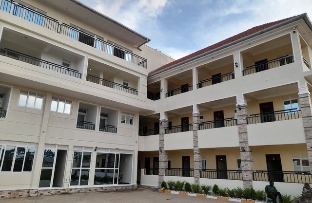 9-room hotel in phenomenal Busia with WiFi