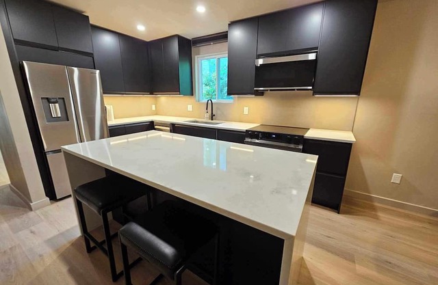Modern 2 bed, 2 bath with backyard located near USC, Fort Jackson, and Prisma.