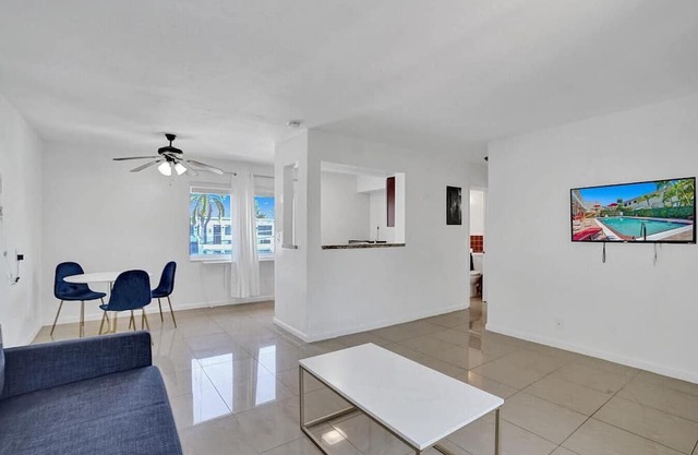 Waterfront Studio | Hollywood Boardwalk | Pool