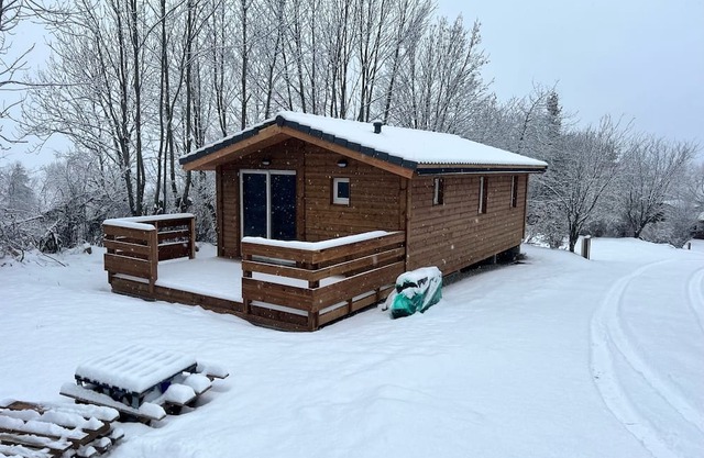 Chalet with private garden in the heart of nature, a few metres from the slopes