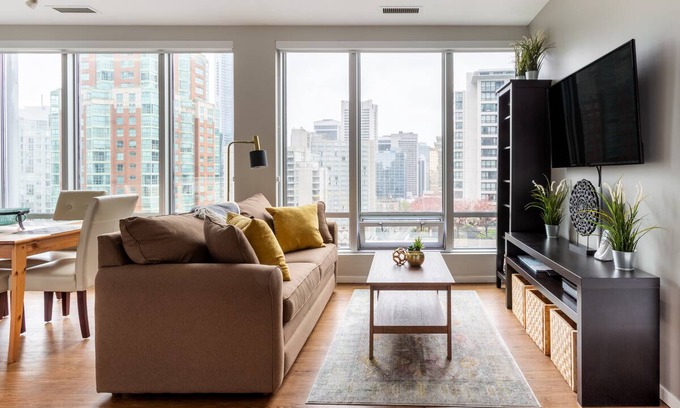 Downtown Vancouver Apartment | Skyline View High Rise Apartment