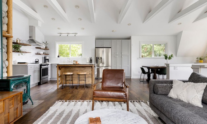 Edmonds House | Stillhouse Guest Home in Edmonds