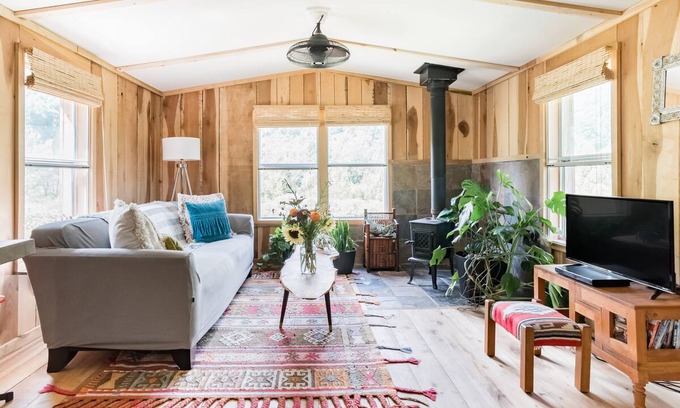 Leicester Cabin | Peaceful Cottage on a Working Sheep Farm