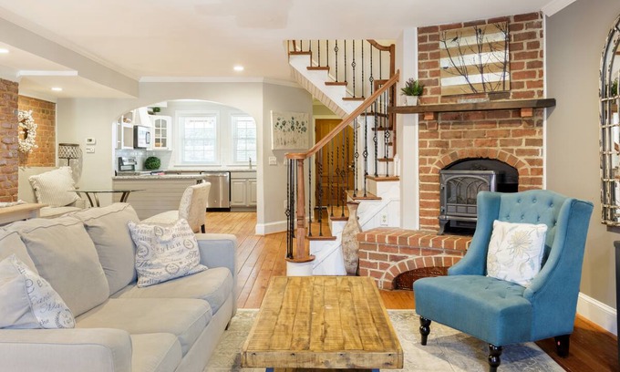 Occoquan Apartment | The Farmhouse in Historic Occoquan Close to D.C.