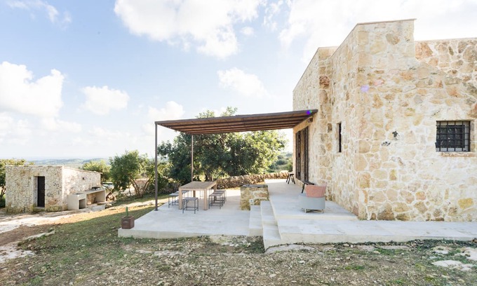 Noto Villa | Artfully Renovated Stone House Overlooking the City of Noto