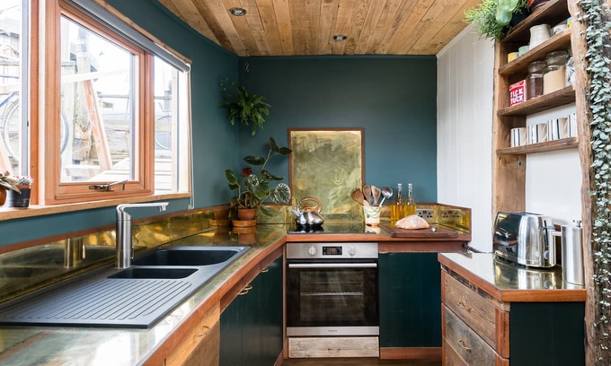 Shoreham-by-Sea Boat Rental | The Raft. A Light and Beautiful Floating Home.