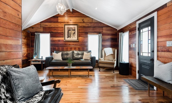 Chestnut House | Renovated 1940s Bungalow in the Heart of Central East Austin