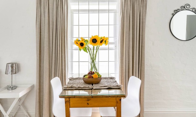 Claremont House | Aboyne Cottage—Peaceful Oasis in Quiet Cul-De-Sac