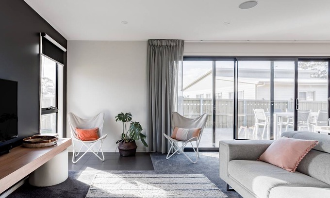 Orford House | The Black Shack at West Shelley Beach in Orford