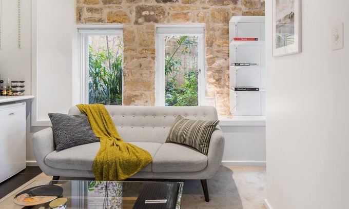 Cremorne Point House | Lavish Suite with Stone Archway Patio