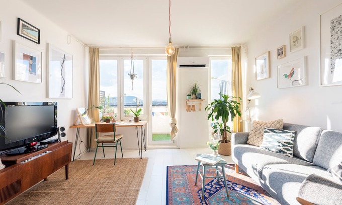 Erzsebetvaros Apartment | Boho Studio with City and Mountain Views