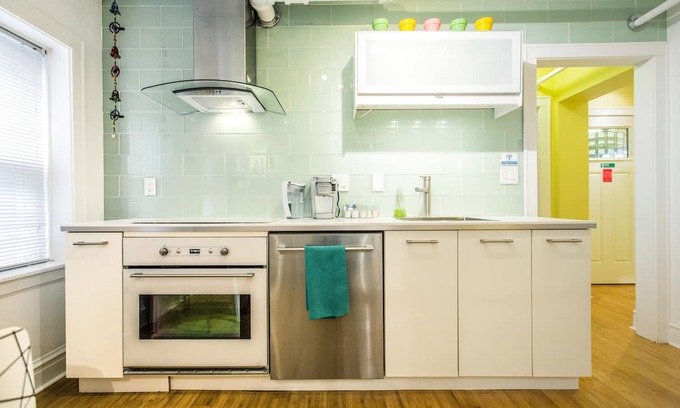 Edgewater Apartment | Stunning Retro Apartment in Andersonville